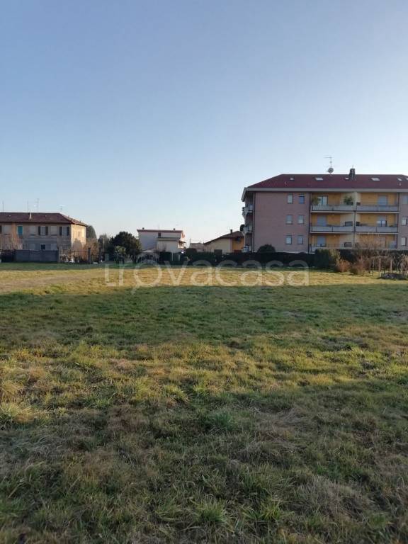 terreno edificabile in vendita a Cairate