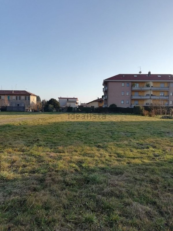 terreno edificabile in vendita a Cairate