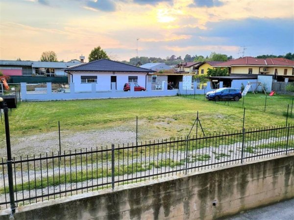 terreno edificabile in vendita a Cairate in zona Bolladello