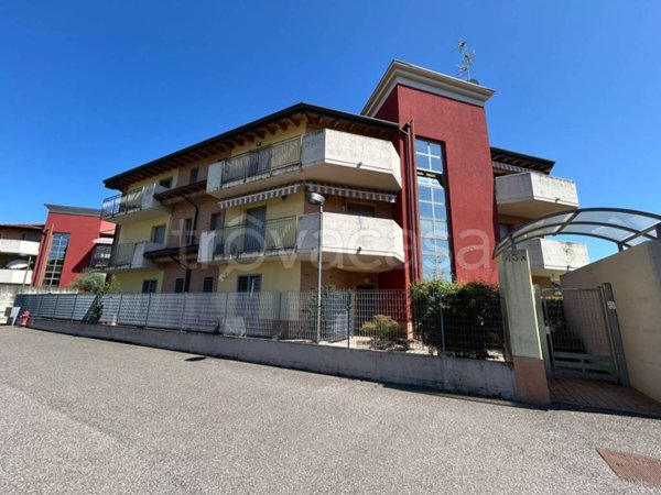 appartamento in vendita a Cairate in zona Bolladello