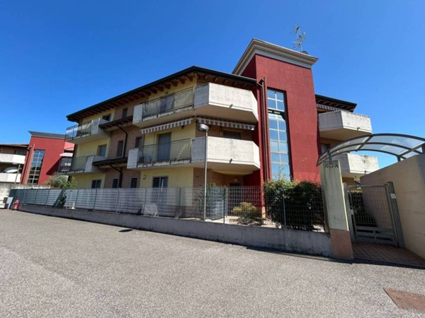 appartamento in vendita a Cairate in zona Bolladello