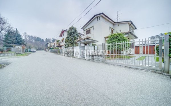 casa indipendente in vendita a Cairate