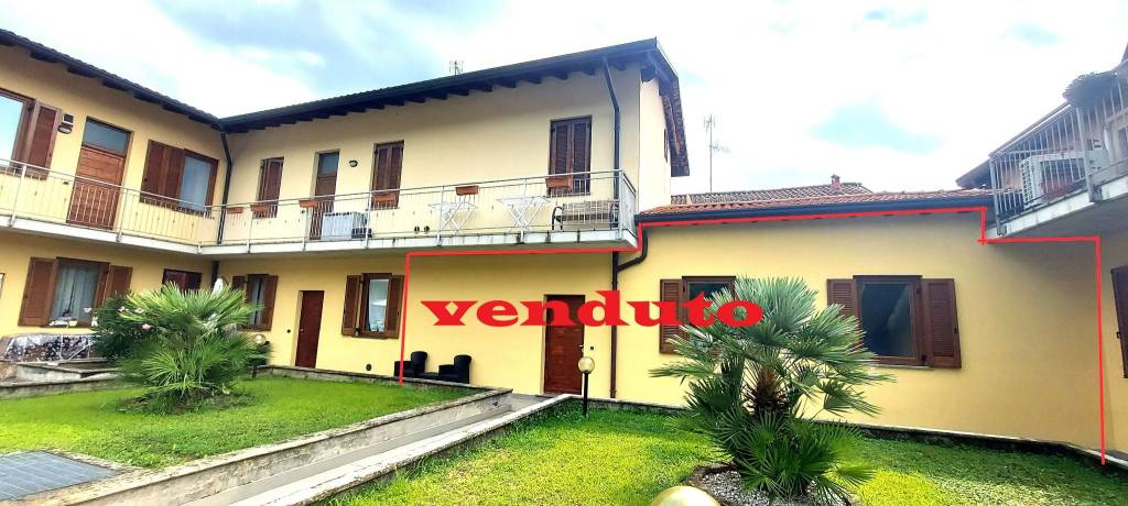 appartamento in vendita a Cairate in zona Bolladello