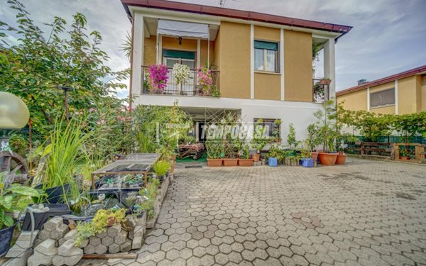 casa indipendente in vendita a Cairate