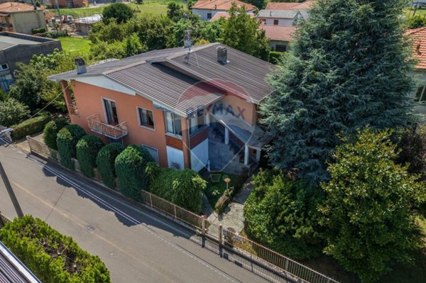 casa indipendente in vendita a Cairate in zona Bolladello