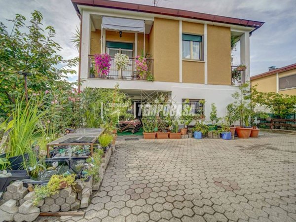 casa indipendente in vendita a Cairate