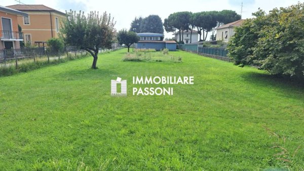 negozio in vendita a Cairate