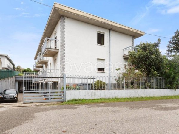 appartamento in vendita a Cairate in zona Bolladello