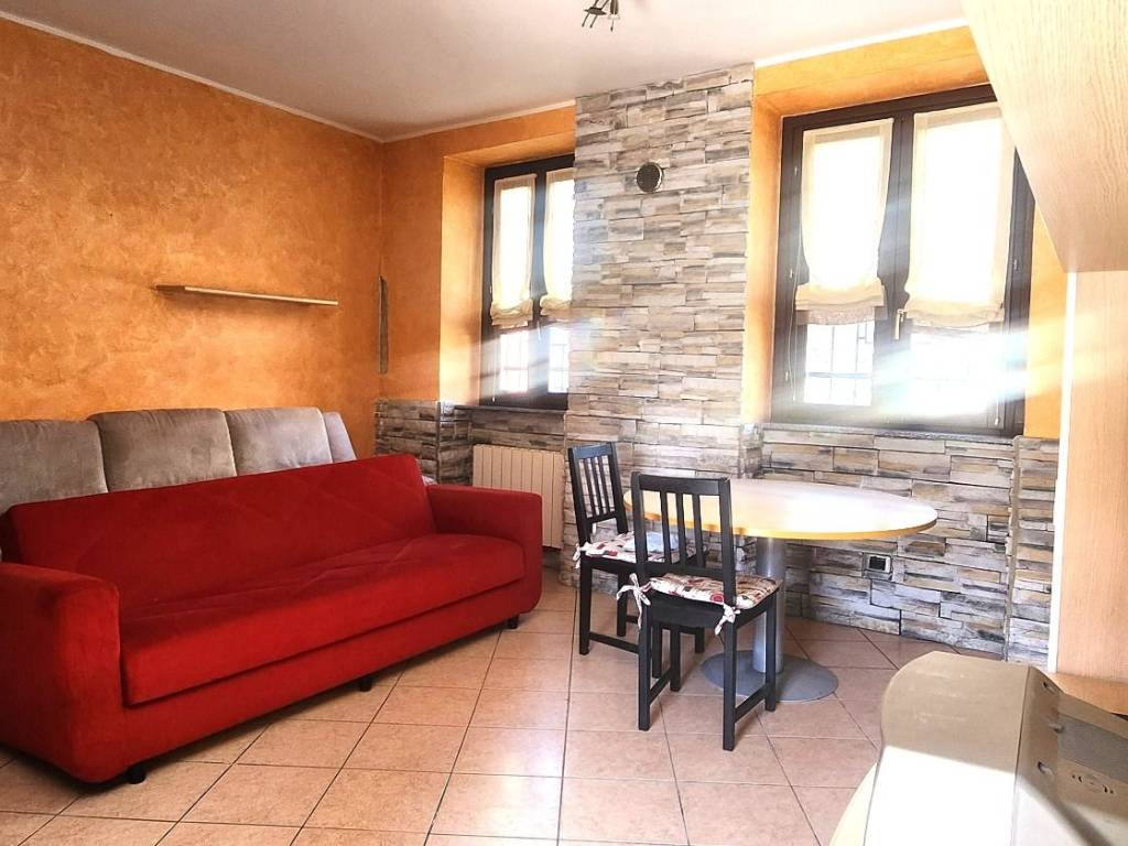 appartamento in vendita a Cairate in zona Bolladello