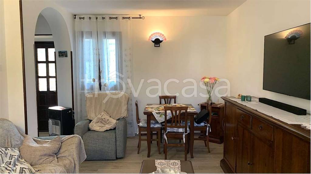 casa semindipendente in vendita a Cairate