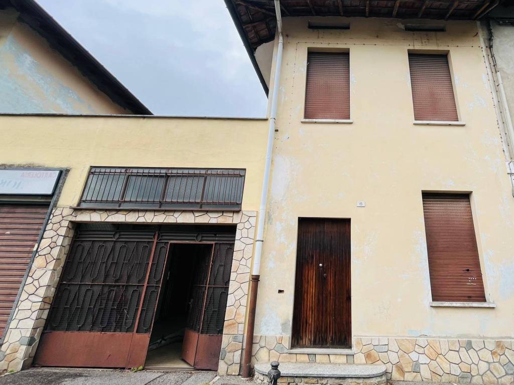 appartamento in vendita a Cairate in zona Bolladello