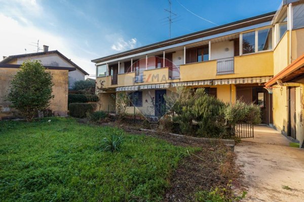 casa indipendente in vendita a Cairate