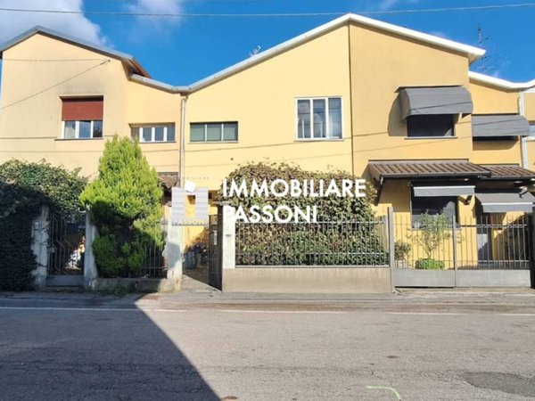 casa indipendente in vendita a Cairate in zona Peveranza