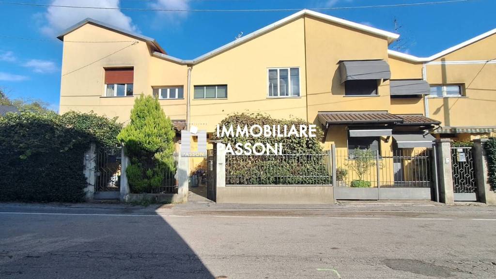 casa indipendente in vendita a Cairate in zona Peveranza