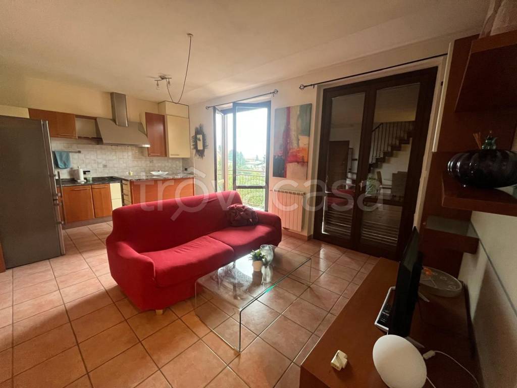 appartamento in vendita a Cairate in zona Bolladello