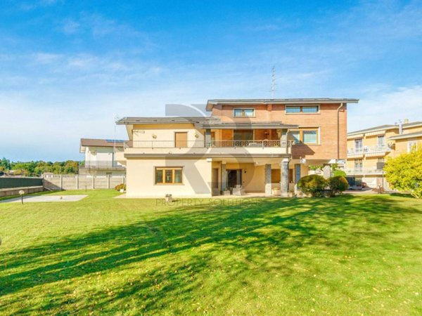 casa indipendente in vendita a Cairate in zona Peveranza