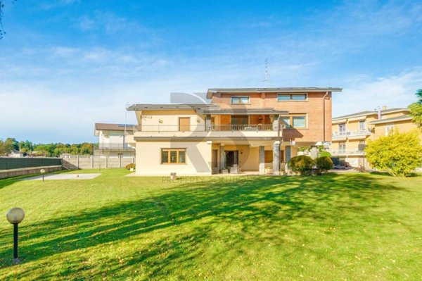 casa indipendente in vendita a Cairate