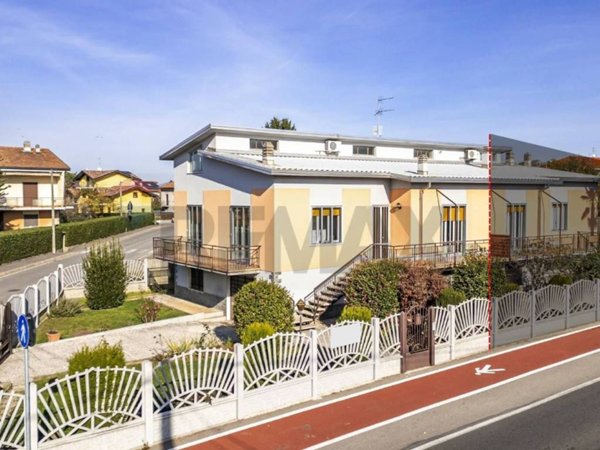 casa indipendente in vendita a Cairate