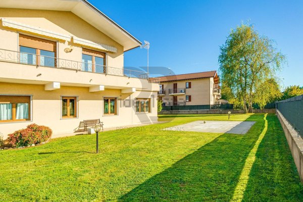 casa indipendente in vendita a Cairate