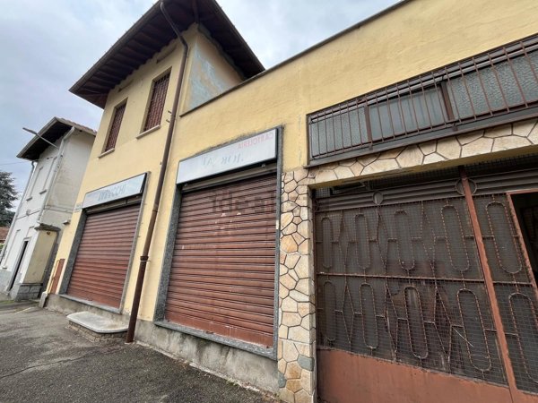 negozio in vendita a Cairate in zona Bolladello
