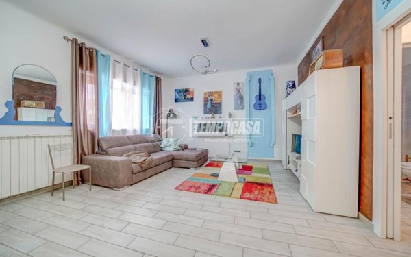 casa indipendente in vendita a Cairate