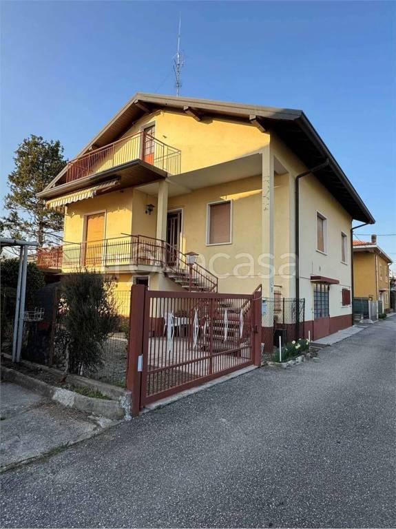 casa indipendente in vendita a Cairate