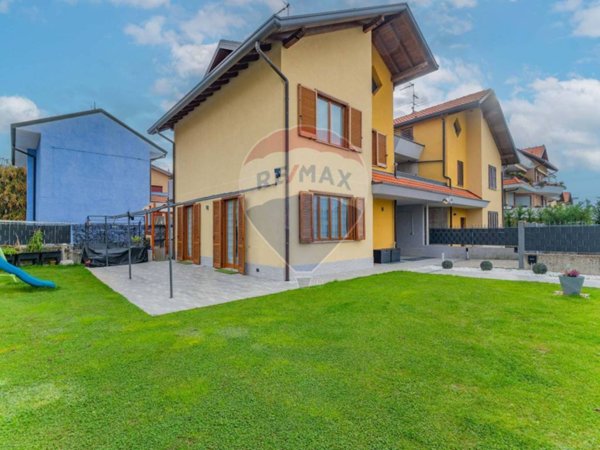 casa indipendente in vendita a Cairate
