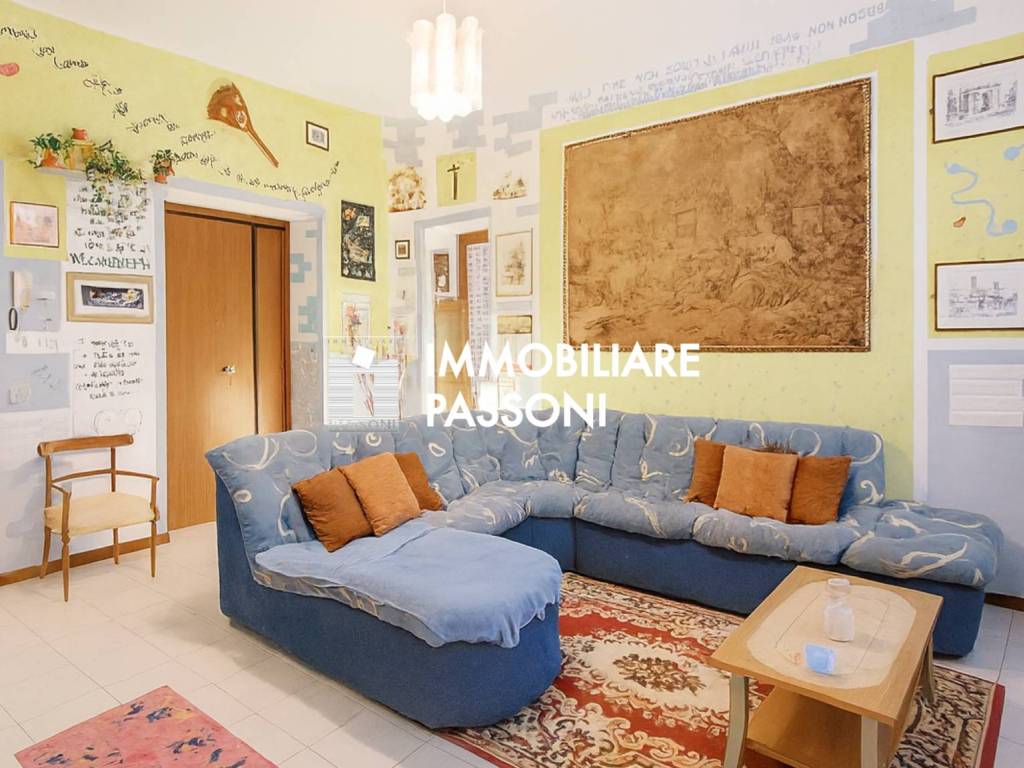 appartamento in vendita a Cairate in zona Peveranza