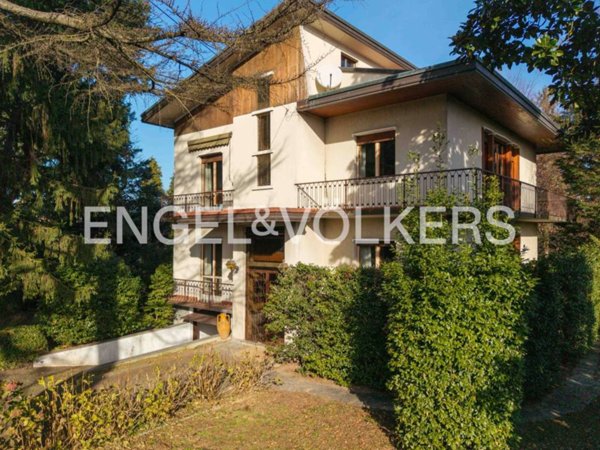 casa indipendente in vendita a Cairate