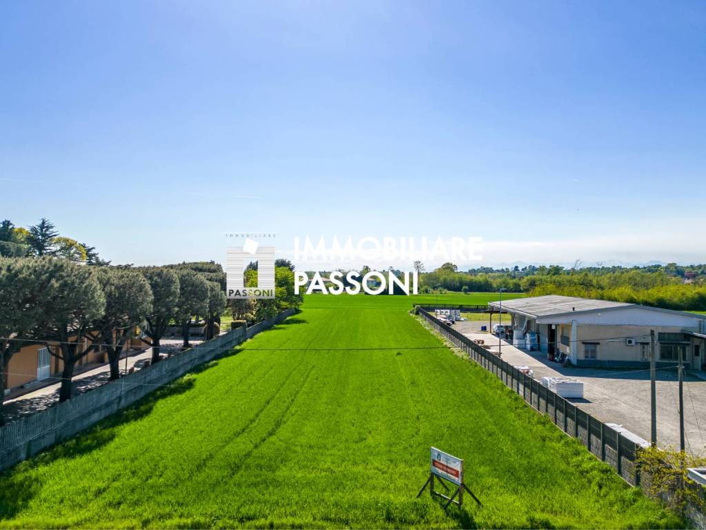 terreno edificabile in vendita a Cairate