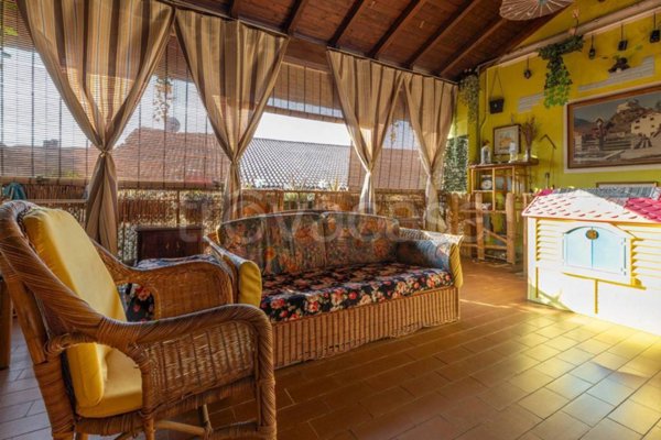 appartamento in vendita a Cairate in zona Peveranza