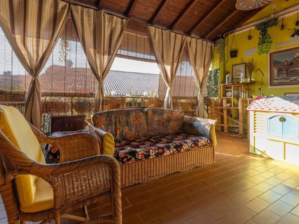 appartamento in vendita a Cairate in zona Peveranza