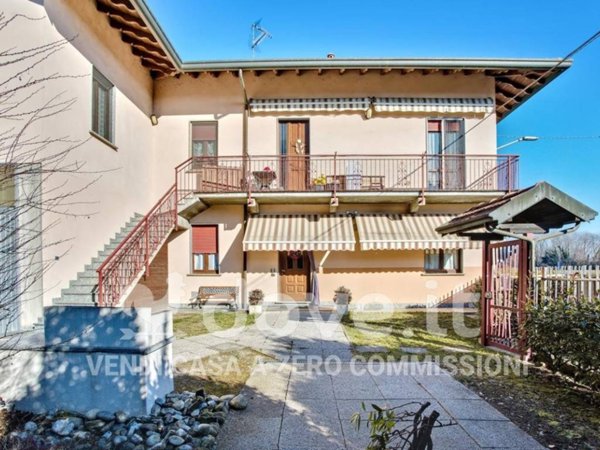 appartamento in vendita a Cairate in zona Bolladello