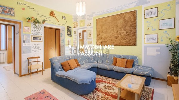 appartamento in vendita a Cairate in zona Peveranza