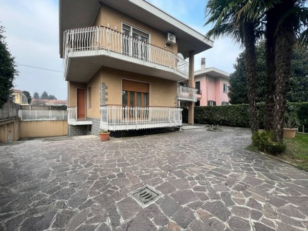casa indipendente in vendita a Cairate