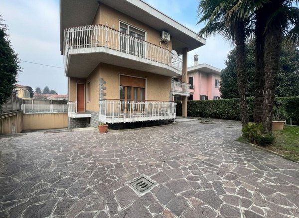 casa indipendente in vendita a Cairate