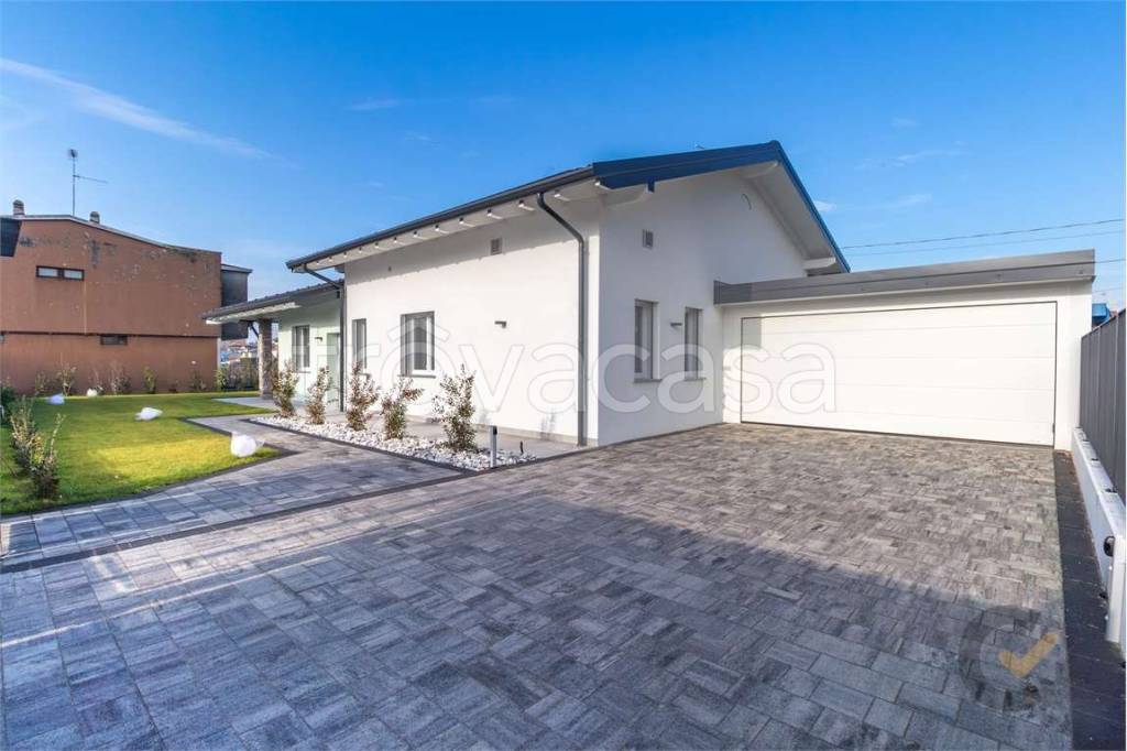 casa indipendente in vendita a Cairate