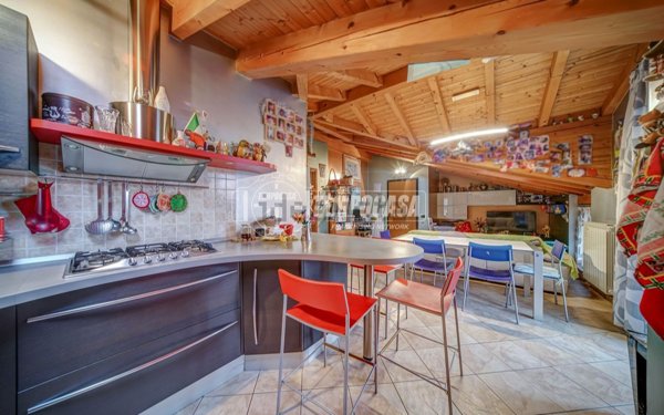 appartamento in vendita a Cairate