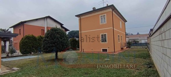 casa indipendente in vendita a Cairate