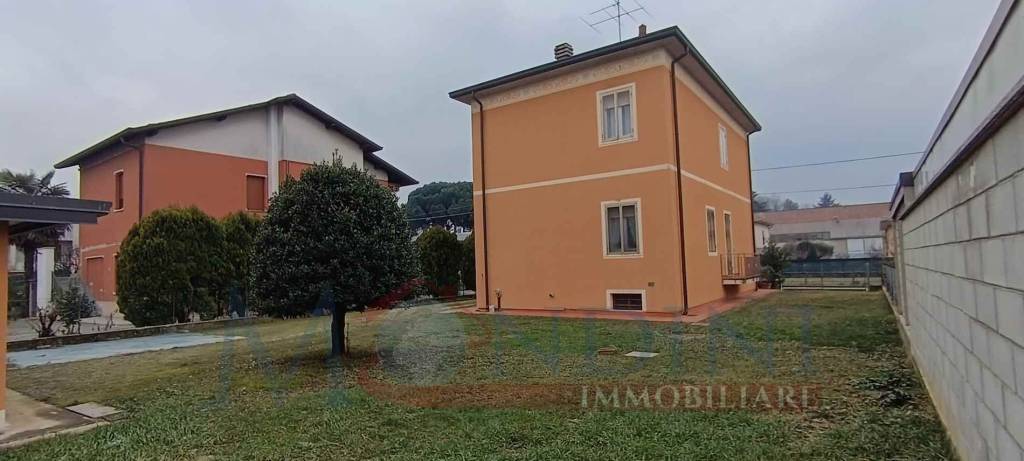 casa indipendente in vendita a Cairate