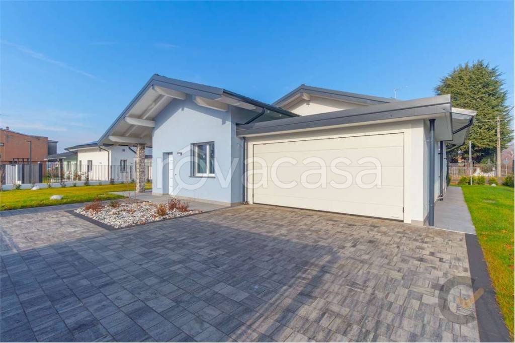 casa indipendente in vendita a Cairate