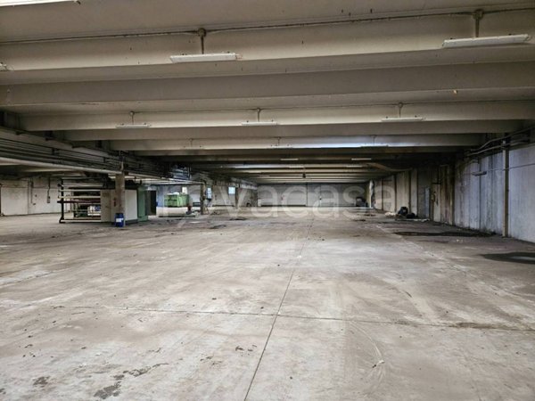 capannone in vendita a Cairate