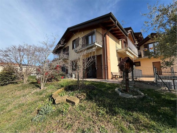 appartamento in vendita a Cairate