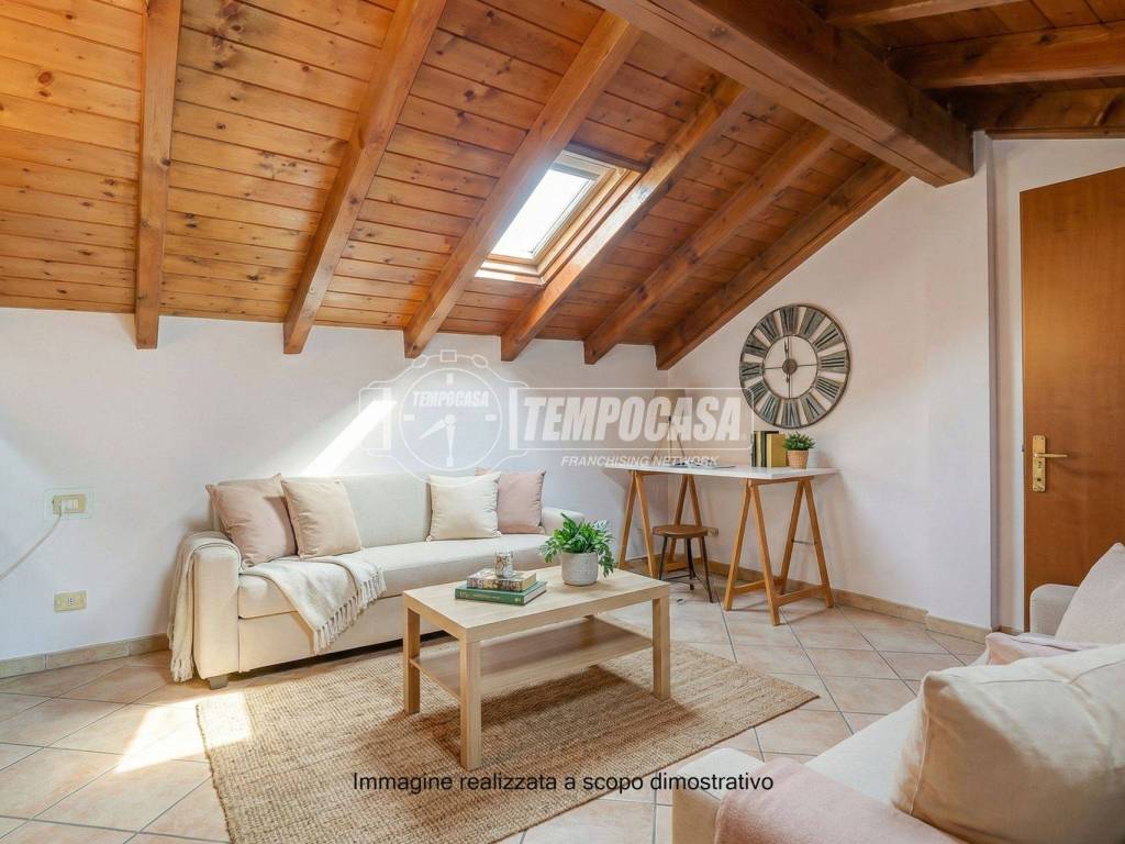 appartamento in vendita a Cairate in zona Peveranza