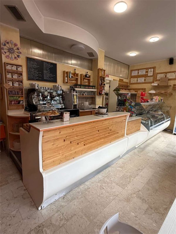 negozio in vendita a Cairate