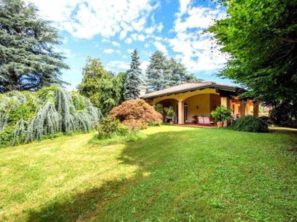 casa indipendente in vendita a Cairate