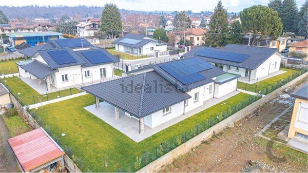 casa indipendente in vendita a Cairate