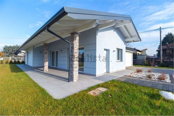 casa indipendente in vendita a Cairate