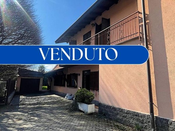 casa indipendente in vendita a Cairate in zona Bolladello