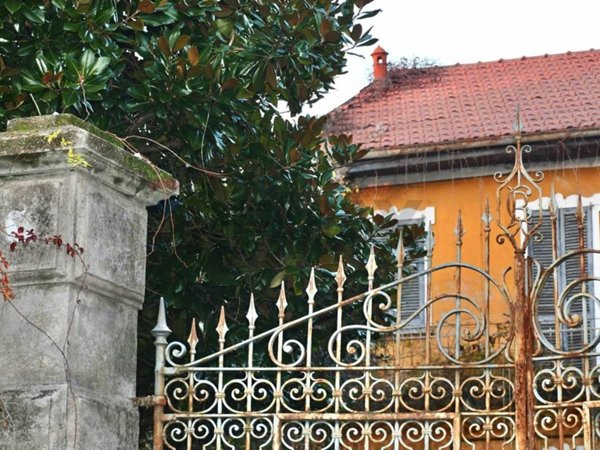 casa indipendente in vendita a Cairate in zona Bolladello